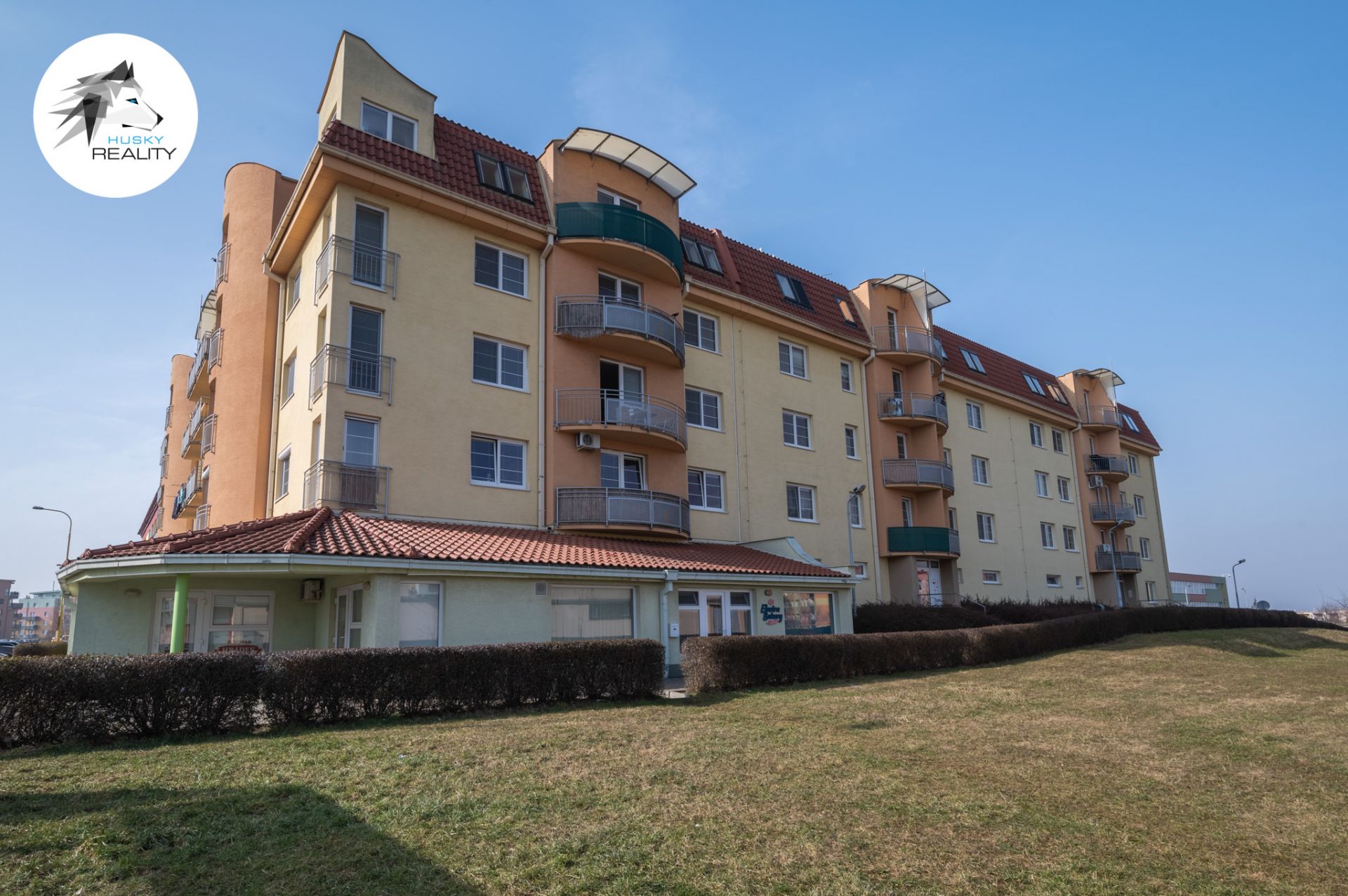 Převod členských práv k bytové jednotce o dispozici 2+kk s balkonem o rozloze 50,35 m²