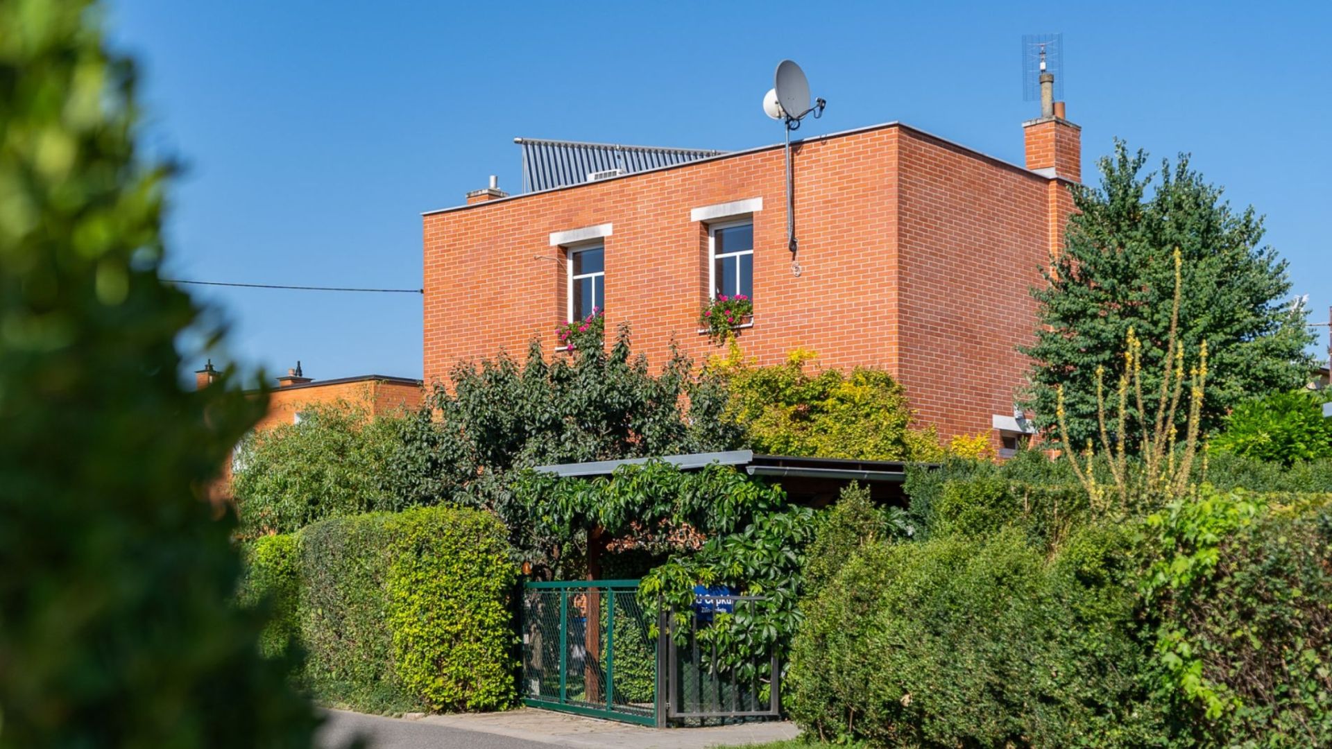 patri_nad_nadpis_batovske_domky_jako_jistota_do_budoucna