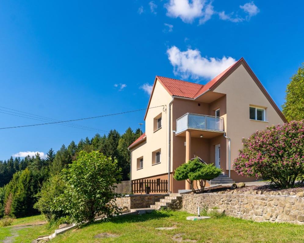 Rodinný dům se zahradou a lesem v obci Držková u Zlína